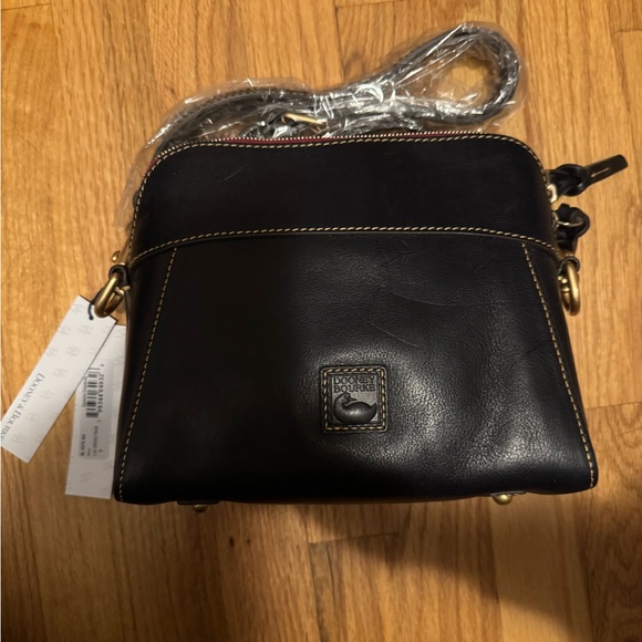 Dooney & Bourke Handbags - Dooney & Bourke Black Leather Shoulder Bag